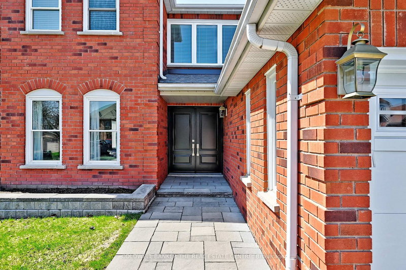 194 Chambers Cres, Newmarket, L3X 1T1 | Image 2