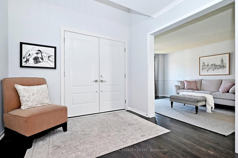 194 Chambers Cres, Newmarket, L3X 1T1 | Image 3