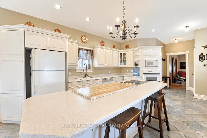 207 BARRIE St, Essa, L0L 2N0 | Image 2