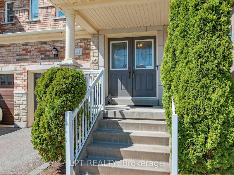 21 Amos Lehman Way, Whitchurch-Stouffville, L4A 0J9 | Image 2