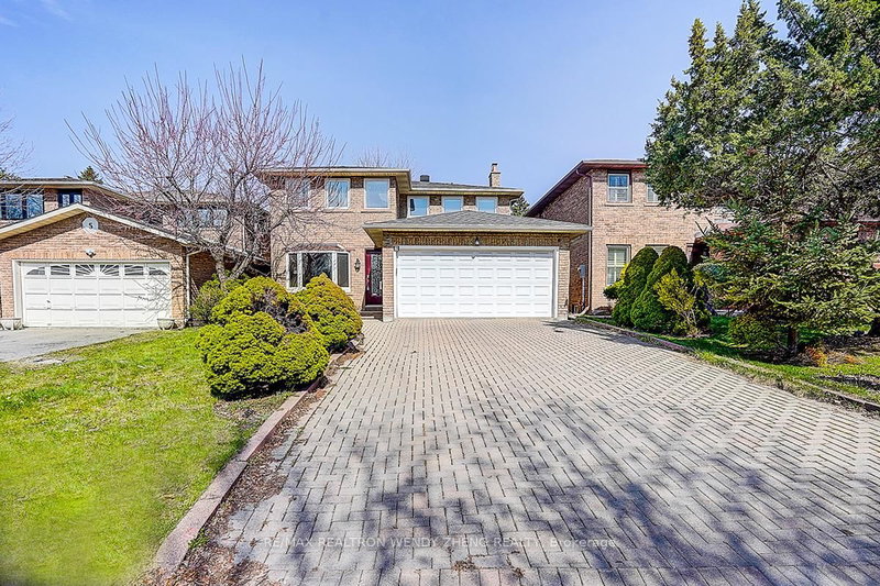 3 Park Lane Circ, Richmond Hill, L4C 6S8 | Image 2