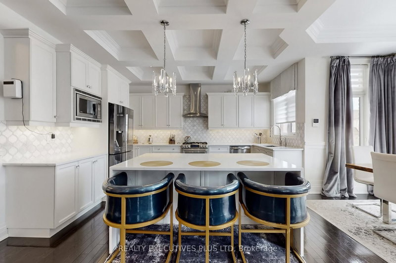 10 Sim Hill Cres, King, L7B 0C4 | Image 3