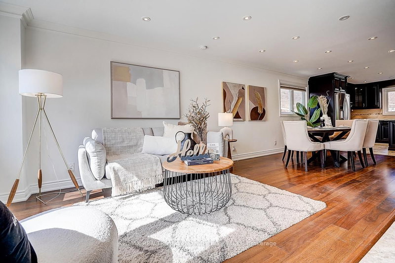 3 Park Lane Circ, Richmond Hill, L4C 6S8 | Image 3
