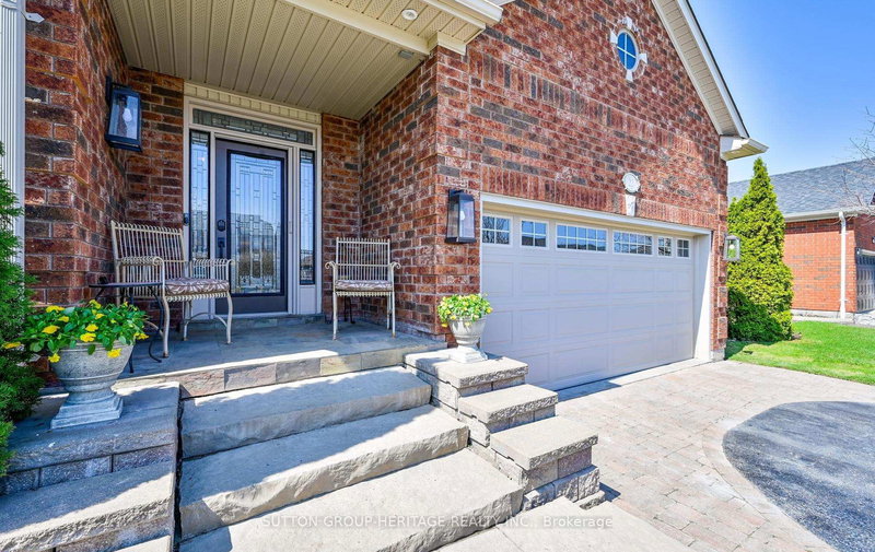 22 Ash Green Lane, Uxbridge, L9P 2A8 | Image 2