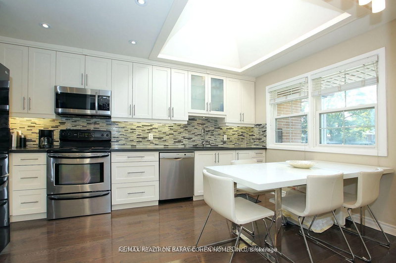 130 Grandview Ave, Markham, L3T 1H6 | Image 3