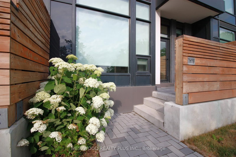 TH116W - 3 Rosewater St, Richmond Hill, L4C 5T6 | Image 2