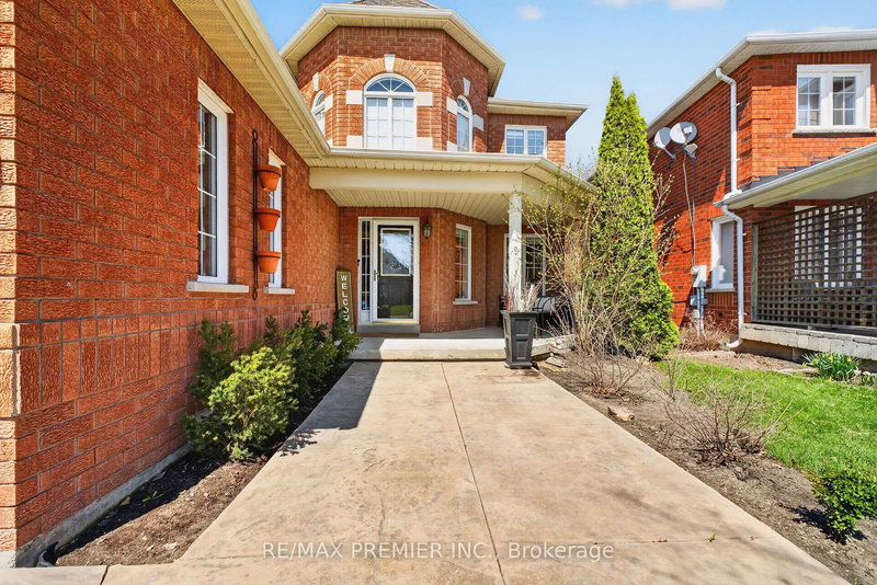 38 Helmsdale Ave, Vaughan, L6A 2G5 | Image 3