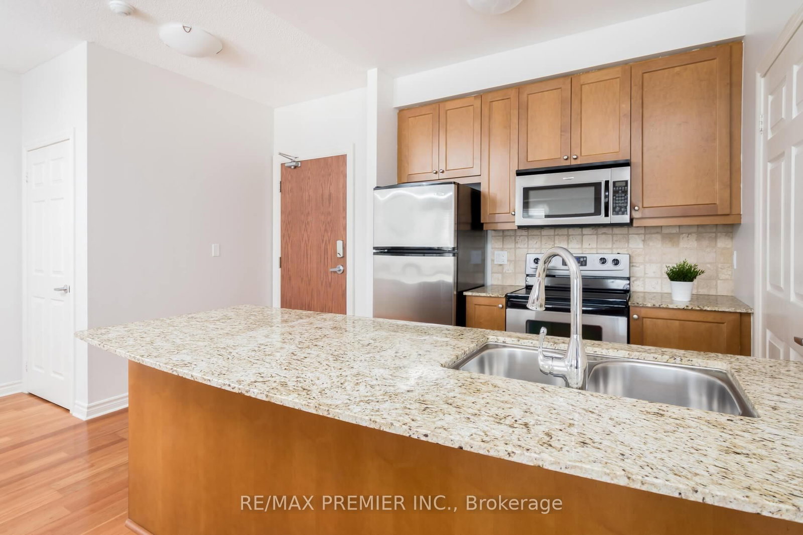 4620 Highway 7, Unit 206 - Photo 7