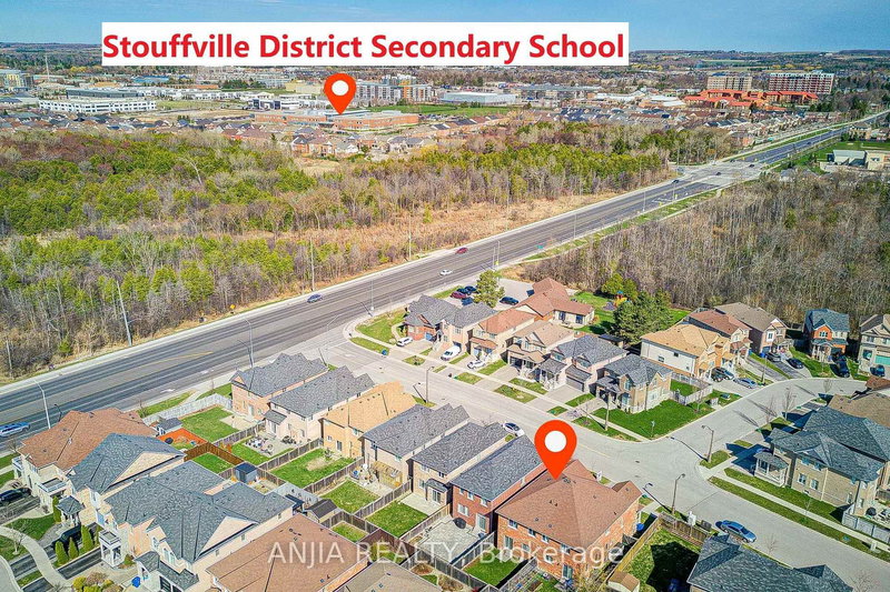 26 Hare Farm Gate, Whitchurch-Stouffville, L4A 0Y6 | Image 2