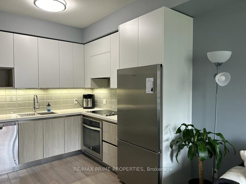 523 - 25 Water Walk Dr, Markham, L6G 0G3 | Image 3