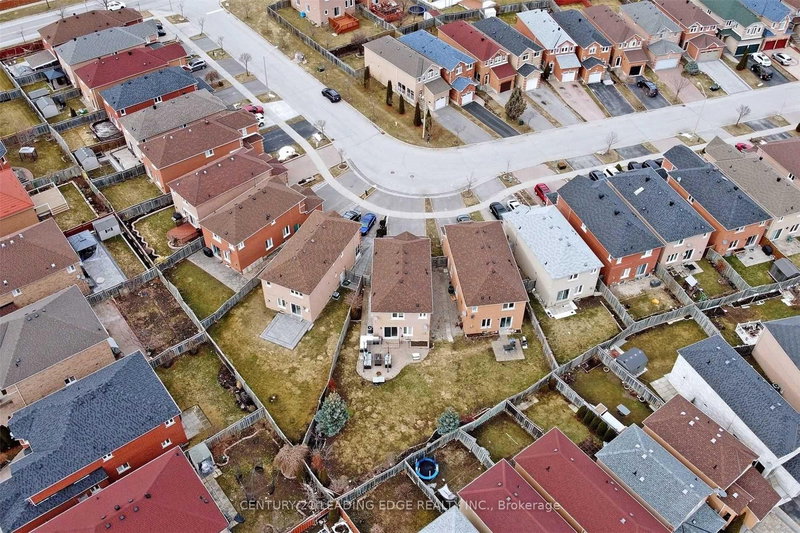 19 Connery Cres, Markham, L3S 4E5 | Image 2