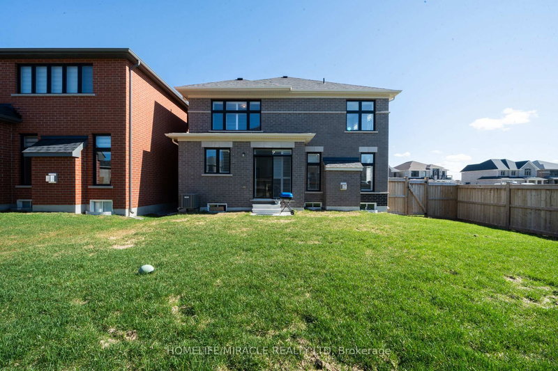 1 Ainslie Hill Cres, Georgina, L0E 1R0 | Image 3