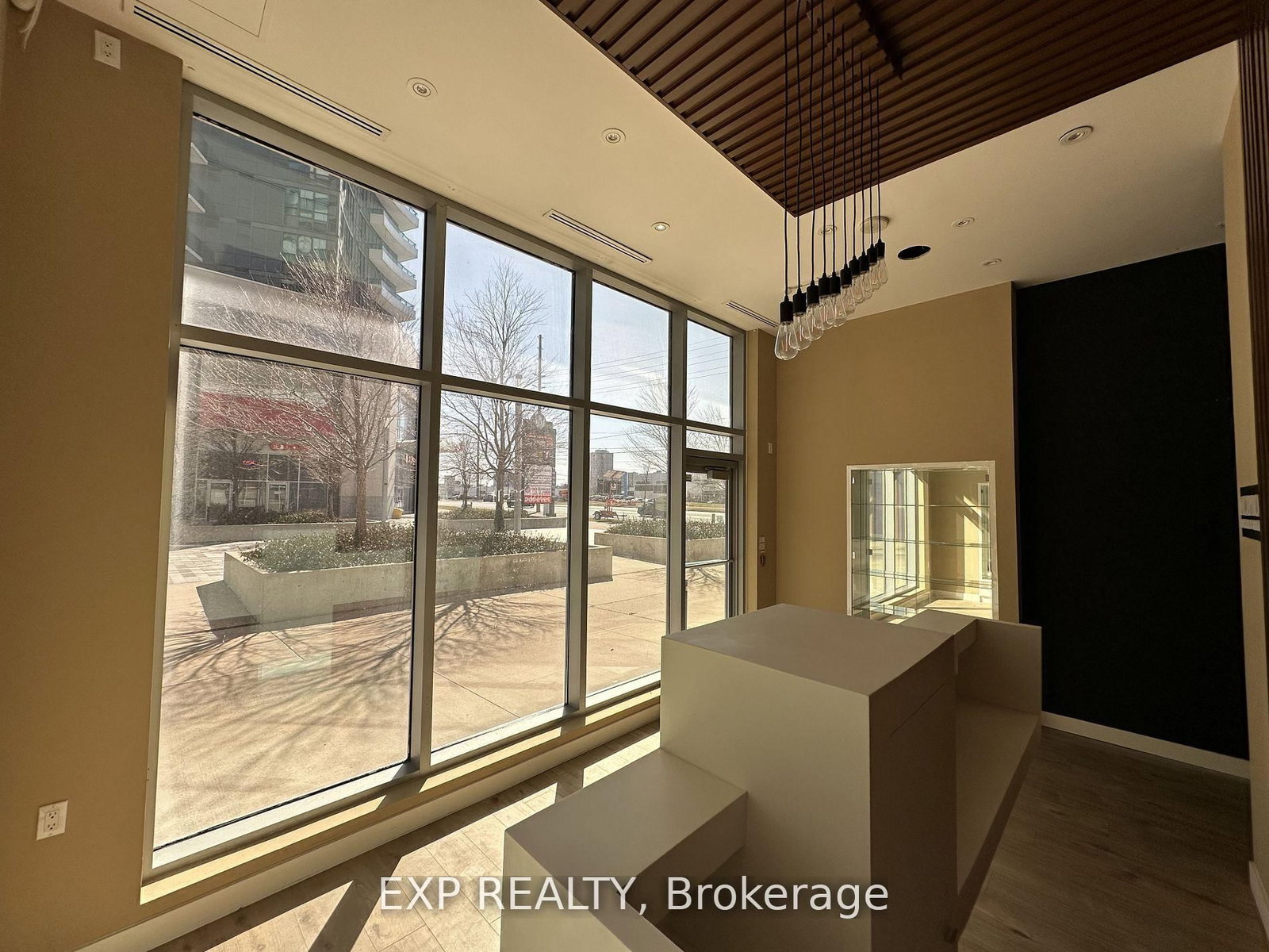 7191 Yonge Street, Unit 105 - Photo 4