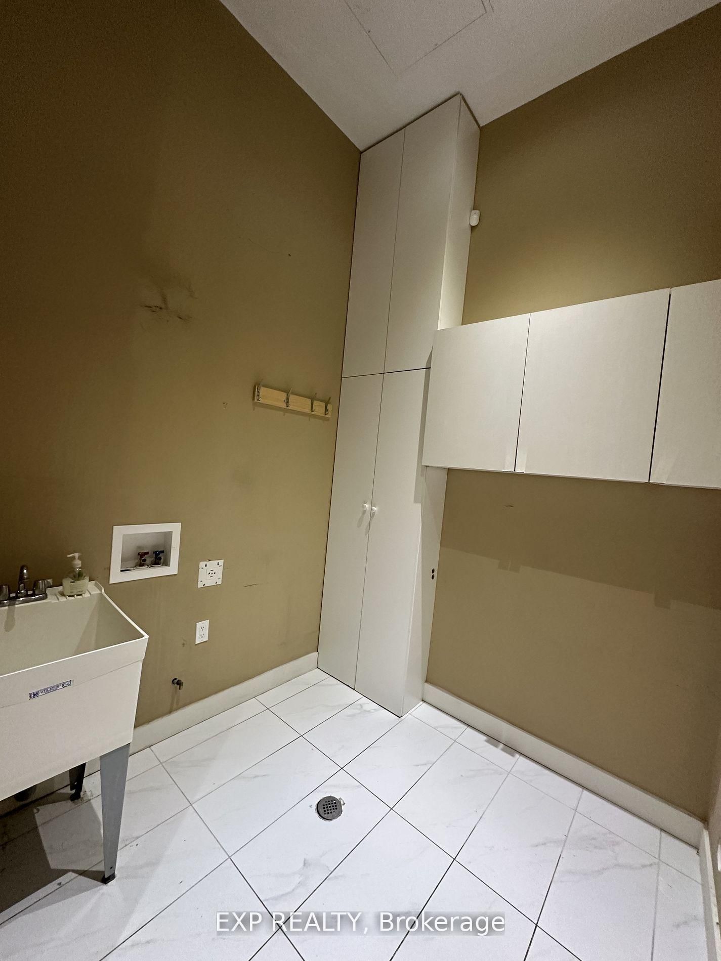 7191 Yonge Street, Unit 105 - Photo 5