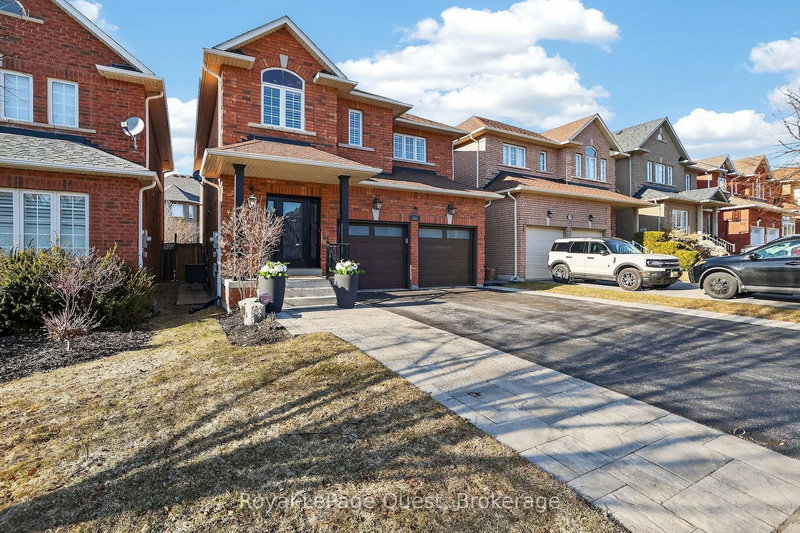 153 Woodbury Cres, Newmarket, L3X 2S5 | Image 2