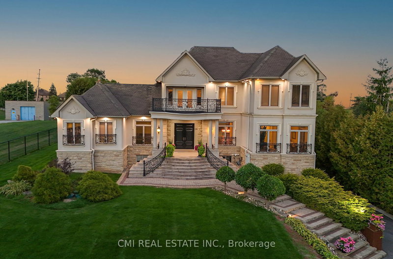 776 Woodland Acres Cres, Vaughan, L6A 1G2 | Image 2