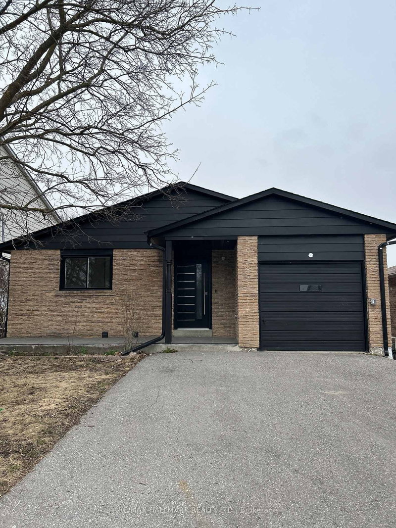 Main Floor - 189 Lloyd Ave, Newmarket, L3Y 5L4 | Image 2