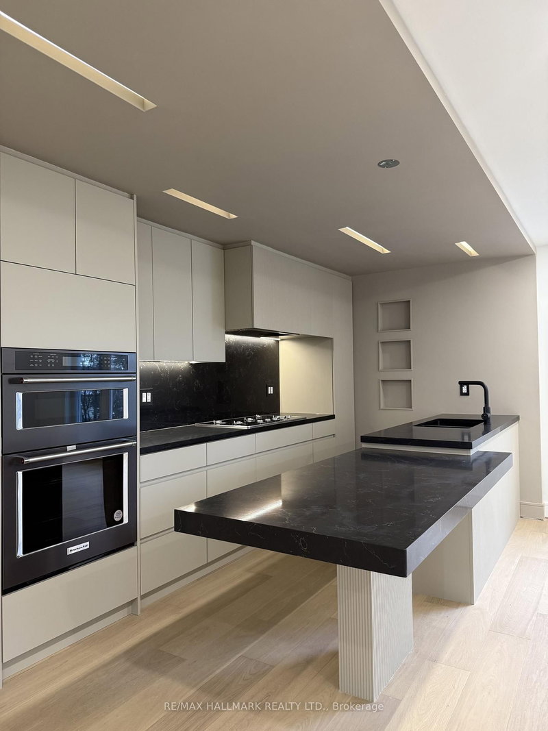 Main Floor - 189 Lloyd Ave, Newmarket, L3Y 5L4 | Image 3