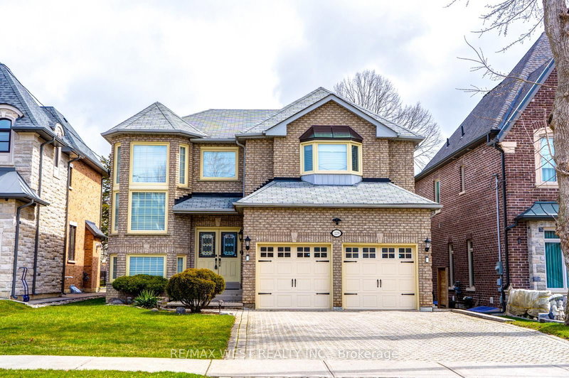 229 Baker Ave, Richmond Hill, L4C 1X8 | Image 2