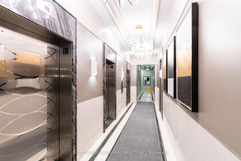 1010 - 20 Gatineau Dr, Vaughan, L4J 0L3 | Image 2