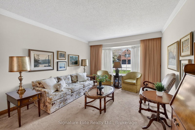 108 Golf Links Dr, Aurora, L4G 3V3 | Image 3