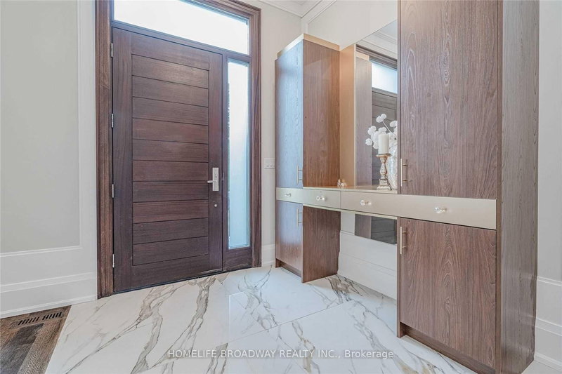 393 Balkan Rd, Richmond Hill, L4C 2P2 | Image 2