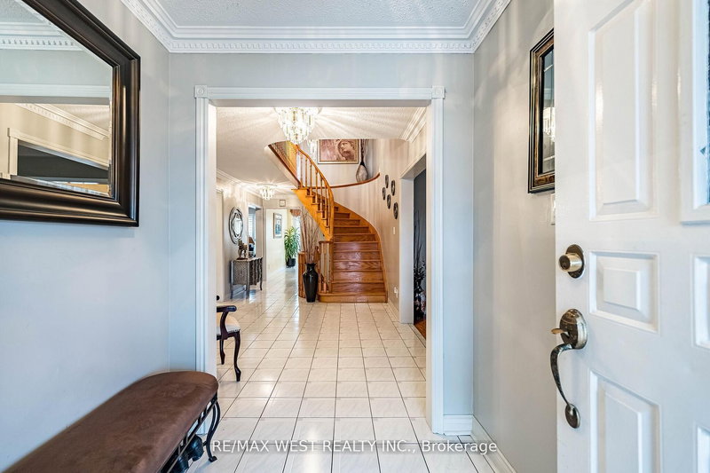 81 Vera St, Vaughan, L4L 5S4 | Image 3