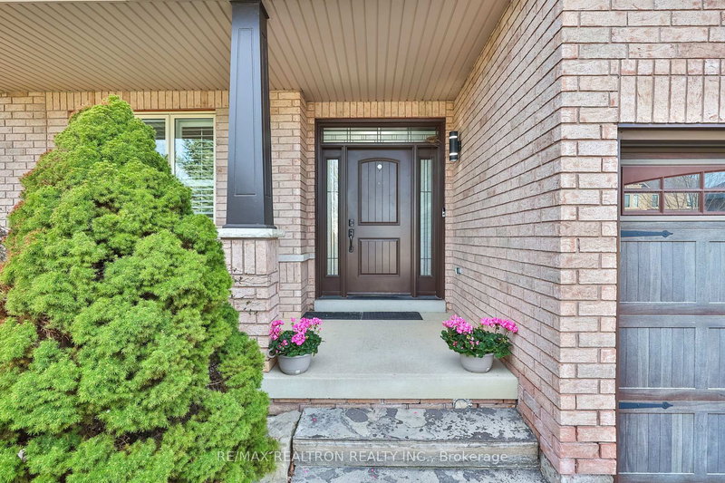 170 Silver Maple Rd, Richmond Hill, L4E 4Y8 | Image 2