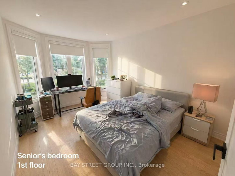 Upper Level - 42 Fouracre Way, Aurora, L4G 7W1 | Image 3