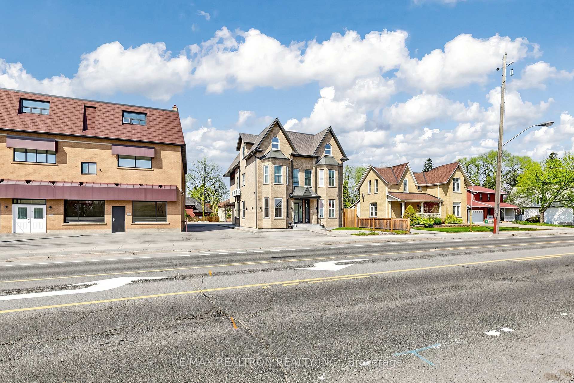 352 Main Street N