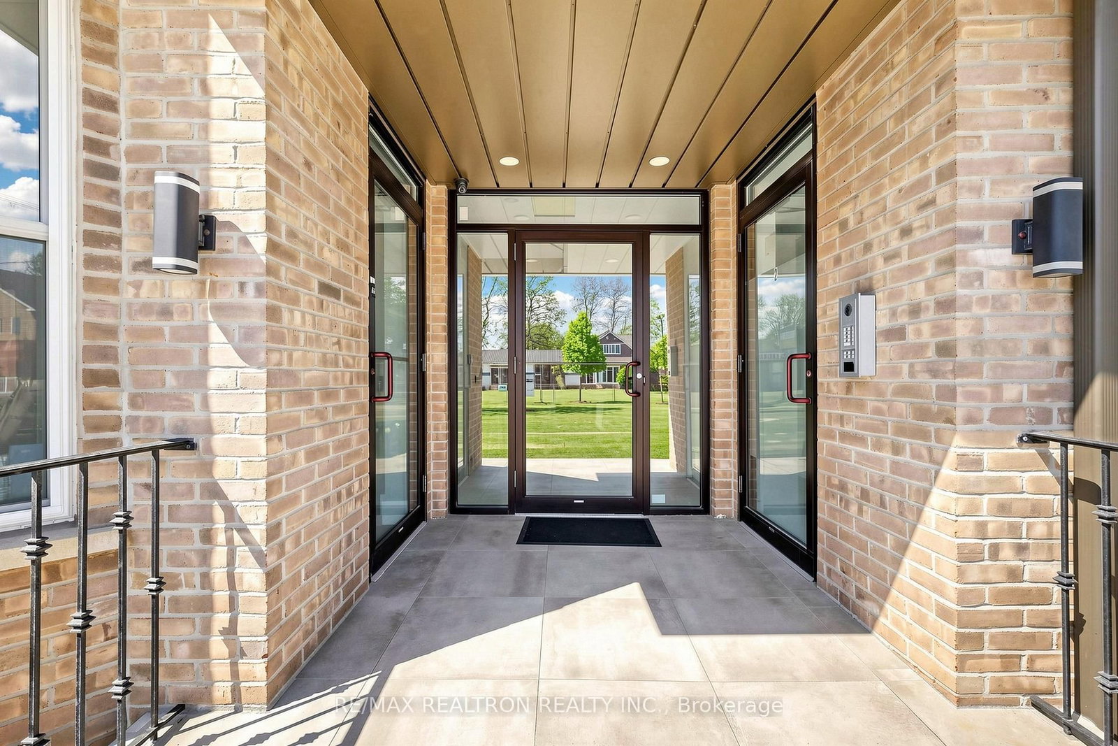 352 Main Street N - Photo 4