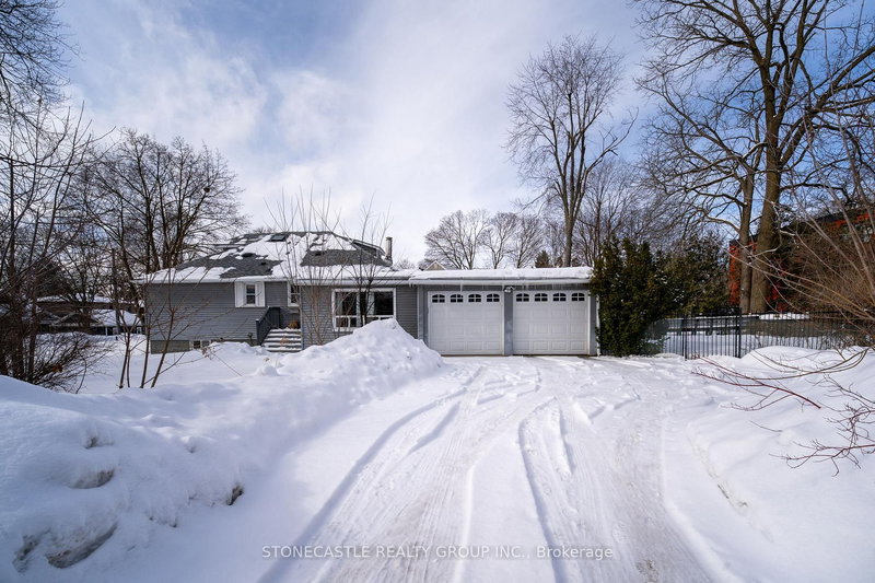 151 Richmond St, Richmond Hill, L4C 3Y7 | Image 2