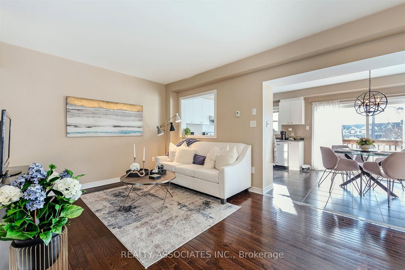 19 Bearings Ave, Whitchurch-Stouffville, L4A 0W6 | Image 2