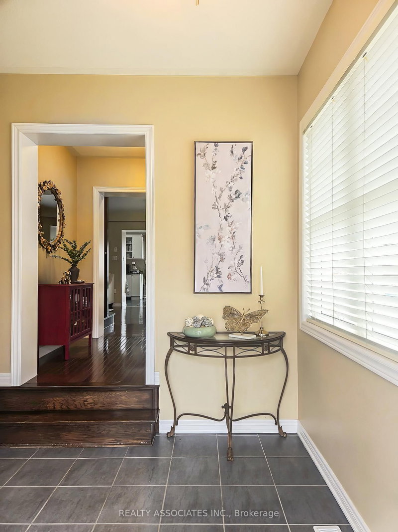 19 Bearings Ave, Whitchurch-Stouffville, L4A 0W6 | Image 3