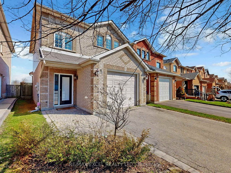 93 Clearmeadow Blvd, Newmarket, L3X 2M5 | Image 2