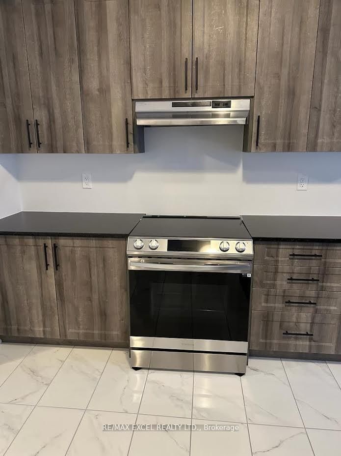 1454 Stovell Cres, Innisfil, L0L 1W0 | Image 2