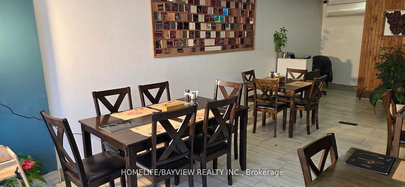 10145 Yonge St, Richmond Hill, L4C 1T5 | Image 2