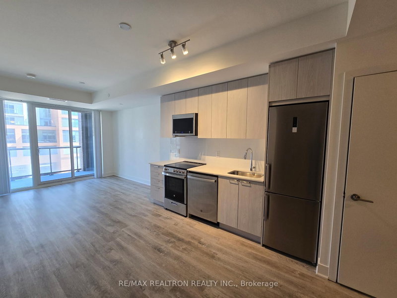 301 - 185 Deerfield Rd, Newmarket, L3Y 0G7 | Image 3