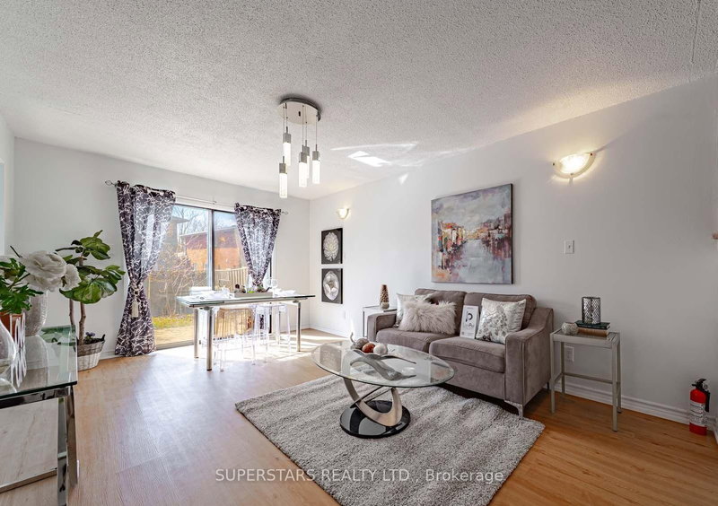 135 Appleby Cres, Markham, L3R 4L1 | Image 2