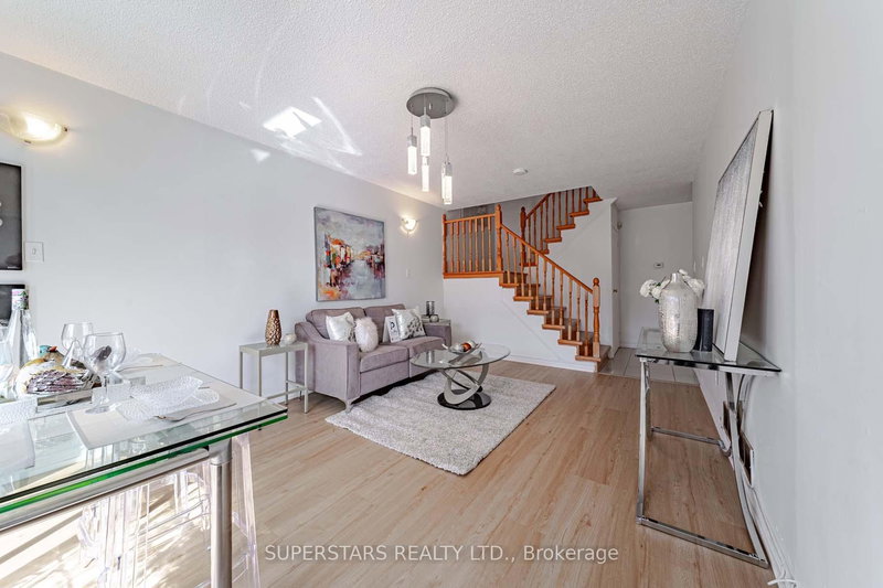 135 Appleby Cres, Markham, L3R 4L1 | Image 3