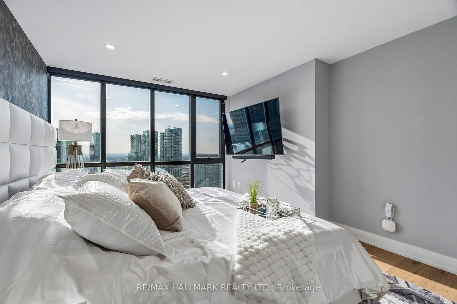 2908 Highway 7 Road, Unit PH3804 - Photo 33