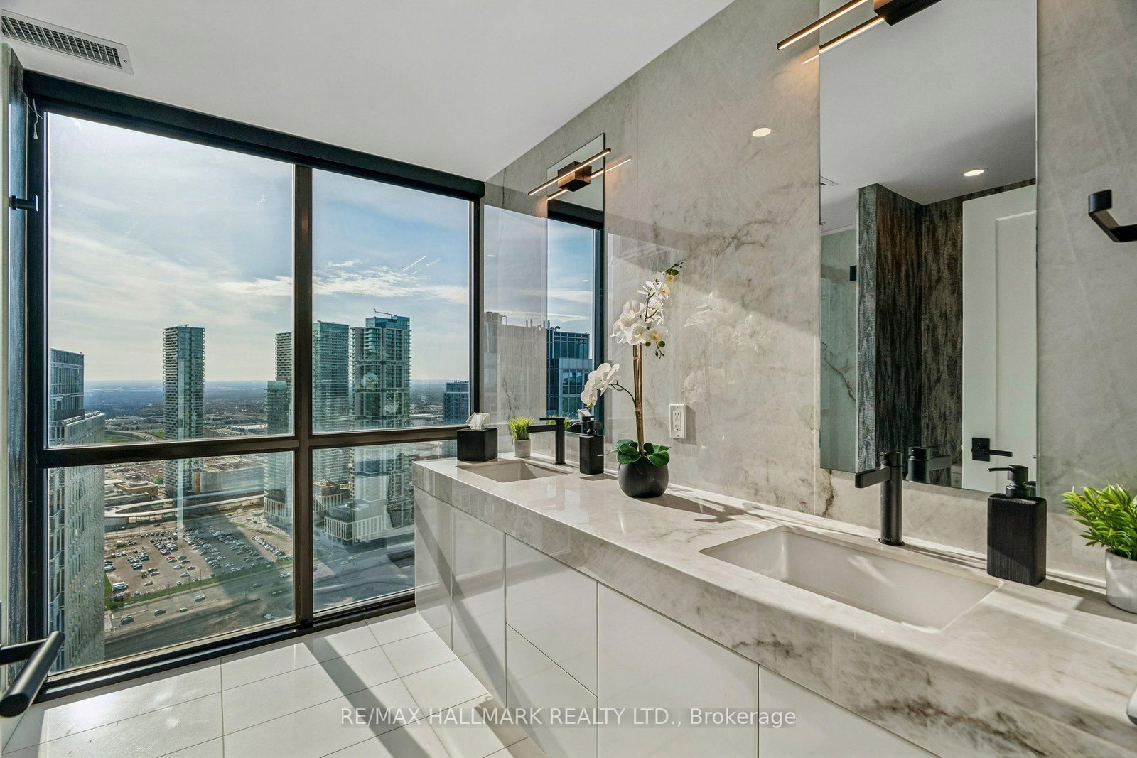 2908 Highway 7 Road, Unit PH3804 - Photo 35