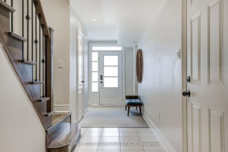 22 Lowther Ave, Richmond Hill, L4E 2Z7 | Image 3