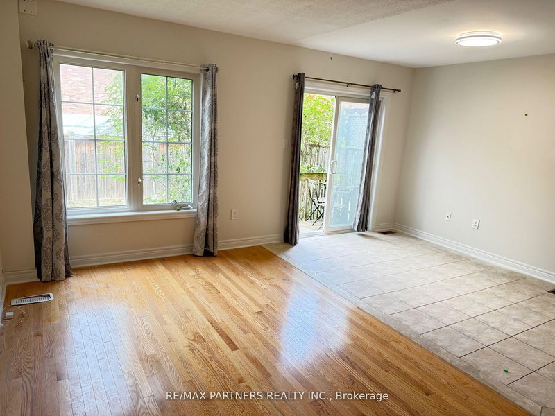 133 Amulet Cres, Richmond Hill, L4S 2T6 | Image 2