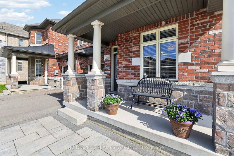 347 Luck Crt, Newmarket, L3X 0J5 | Image 3