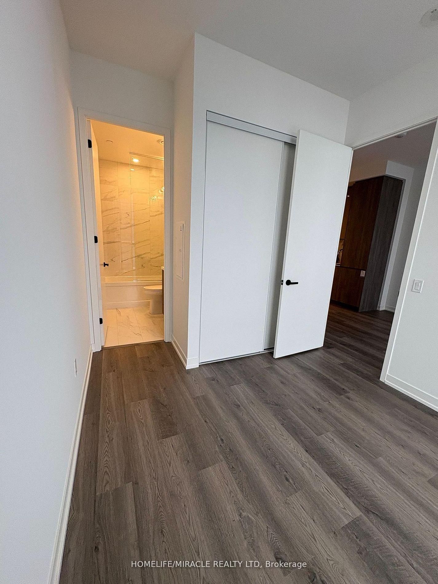 8 Interchange Way, Unit 607 - Photo 4