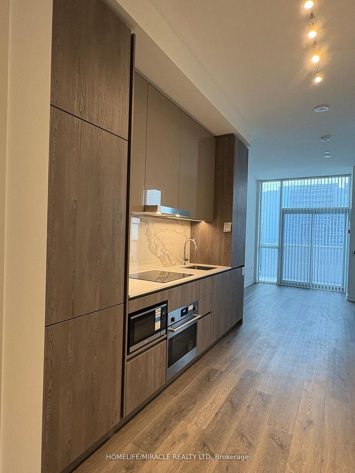 8 Interchange Way, Unit 607 - Photo 9