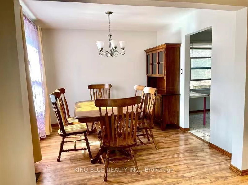 137 Appleby Cres, Markham, L3R 4L1 | Image 2