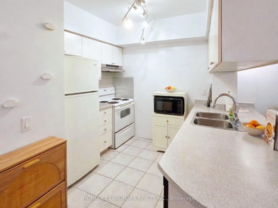 Unit 106 — 7398 Yonge Street — photo 5