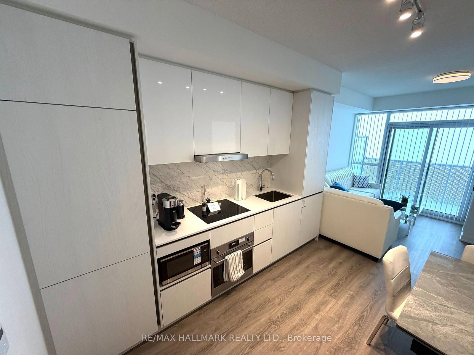 8 Interchange Way N, Unit 2305 - Photo 10